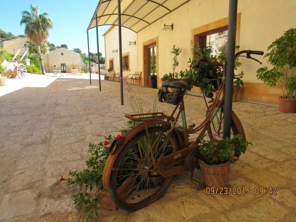 Silva Suri Pension Marina di Ragusa Buitenkant foto