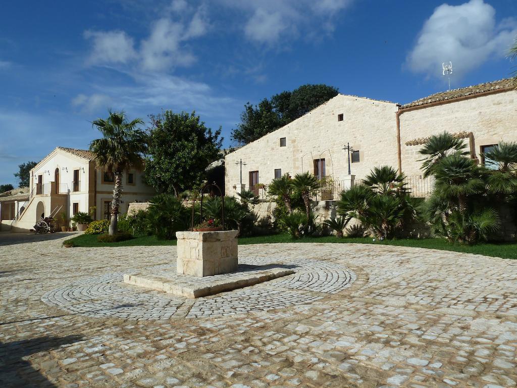 Silva Suri Pension Marina di Ragusa Buitenkant foto