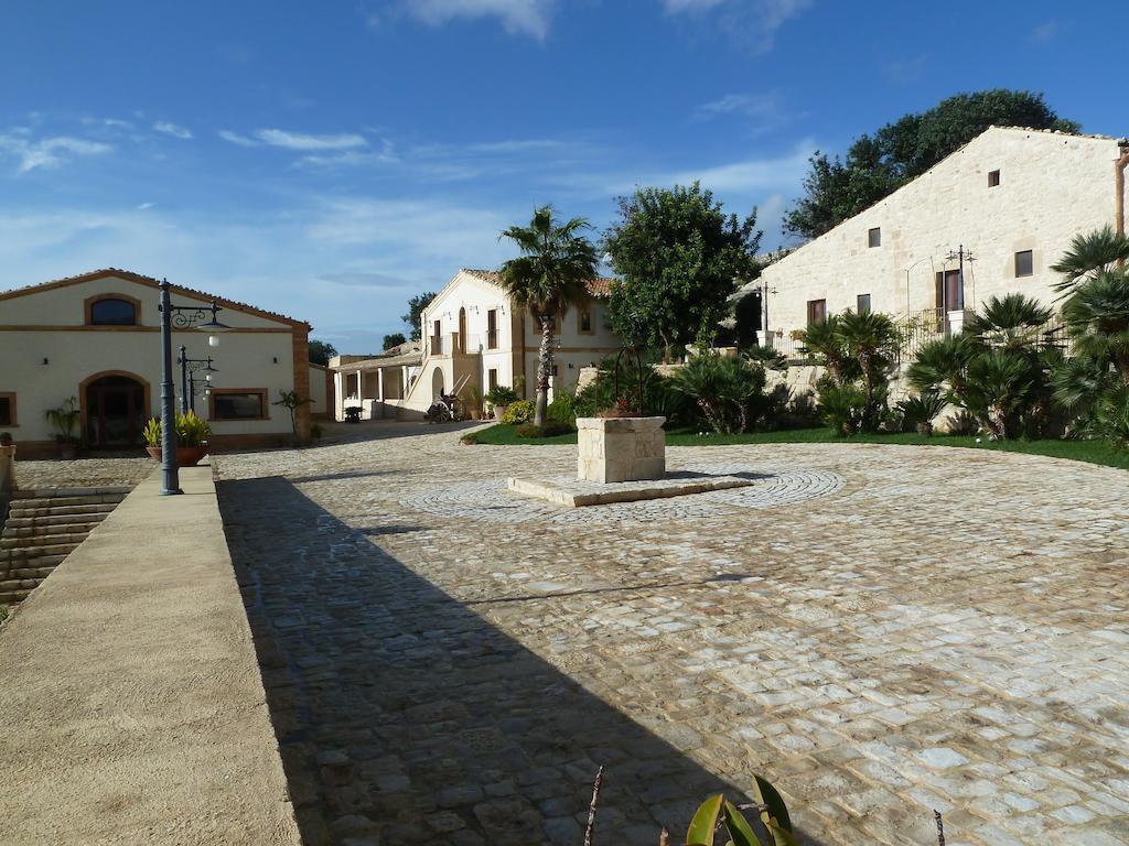 Silva Suri Pension Marina di Ragusa Buitenkant foto