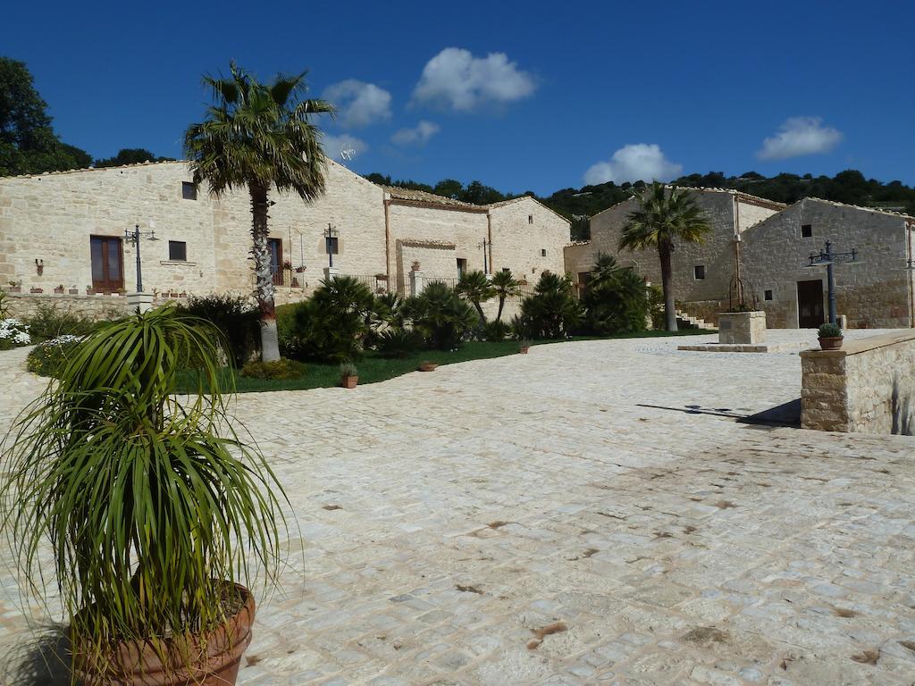 Silva Suri Pension Marina di Ragusa Buitenkant foto