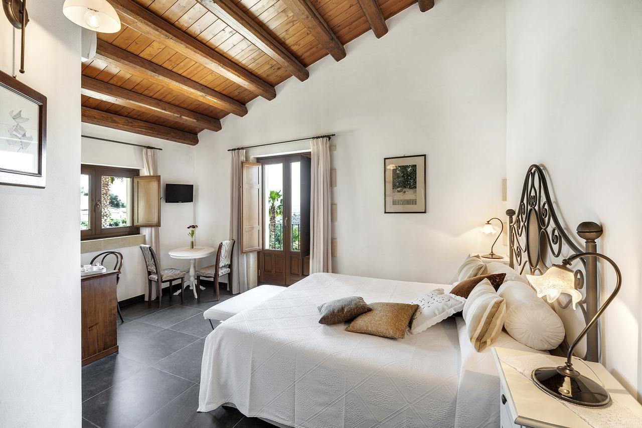 Silva Suri Pension Marina di Ragusa Buitenkant foto