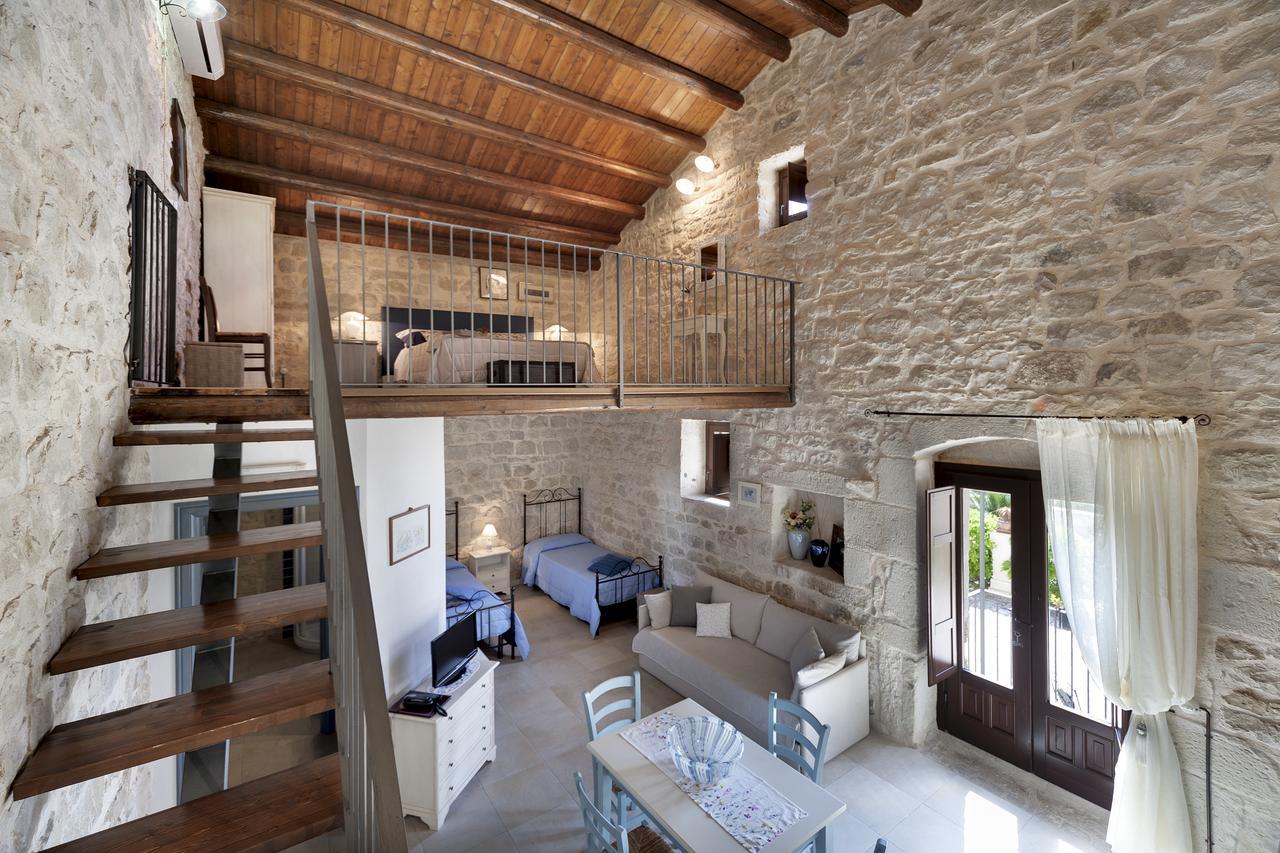 Silva Suri Pension Marina di Ragusa Buitenkant foto