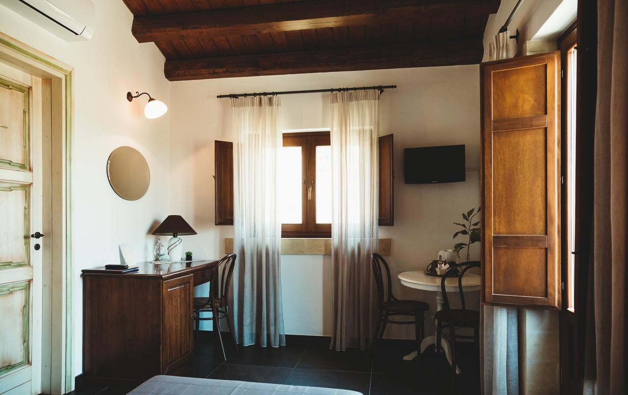 Silva Suri Pension Marina di Ragusa Buitenkant foto