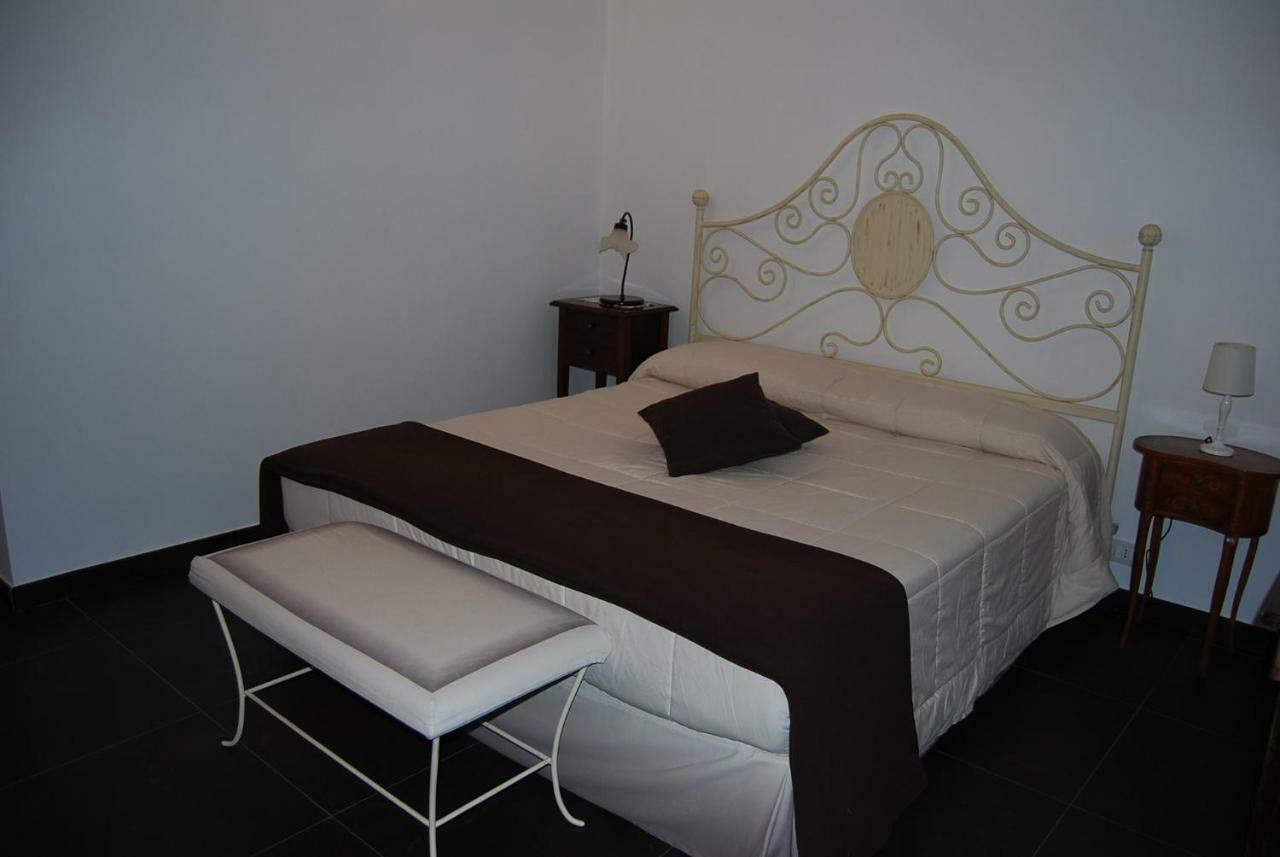 Silva Suri Pension Marina di Ragusa Buitenkant foto