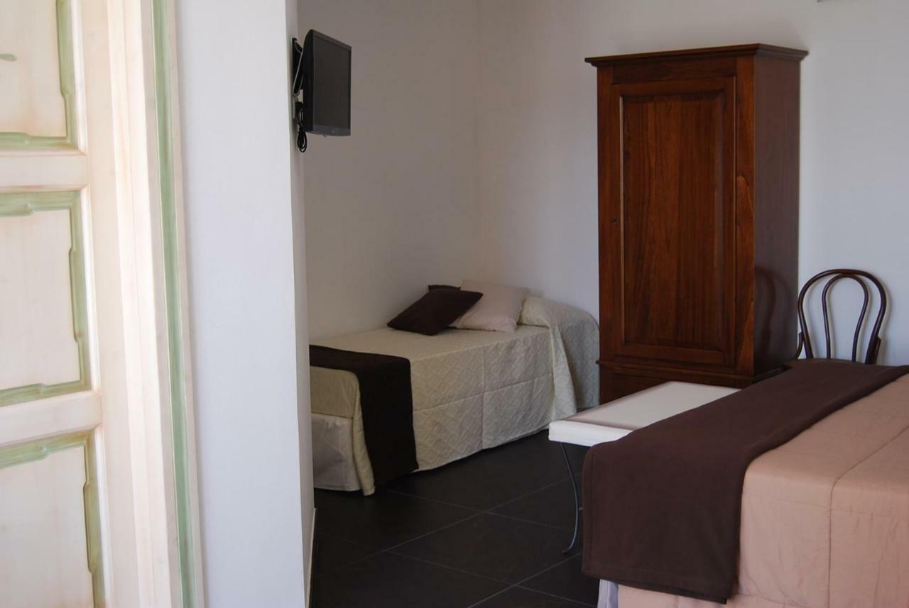 Silva Suri Pension Marina di Ragusa Buitenkant foto