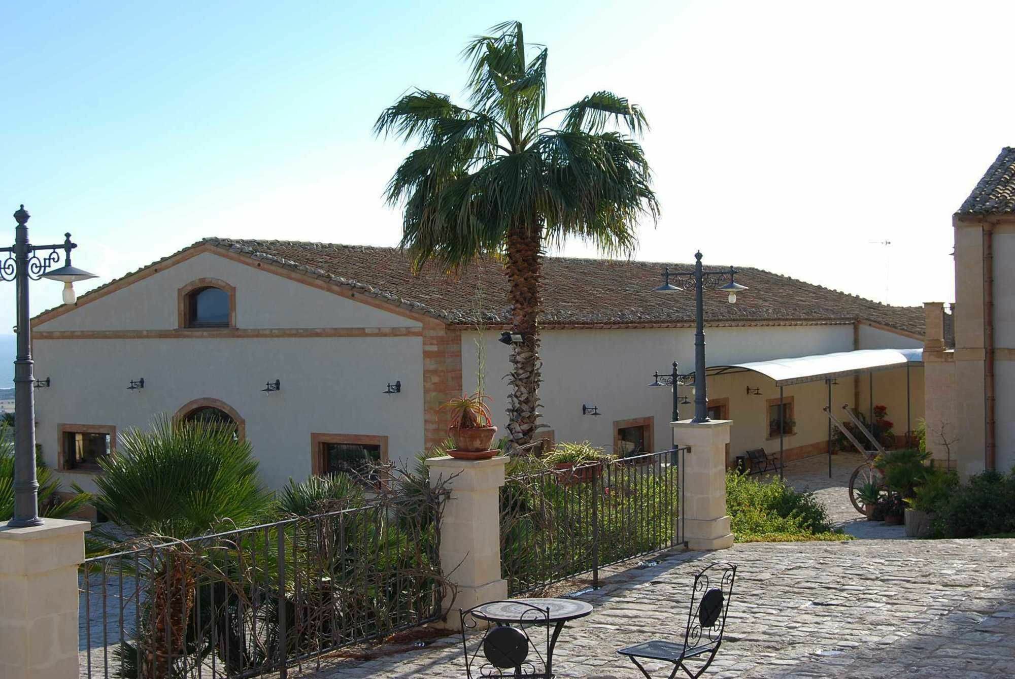 Silva Suri Pension Marina di Ragusa Buitenkant foto